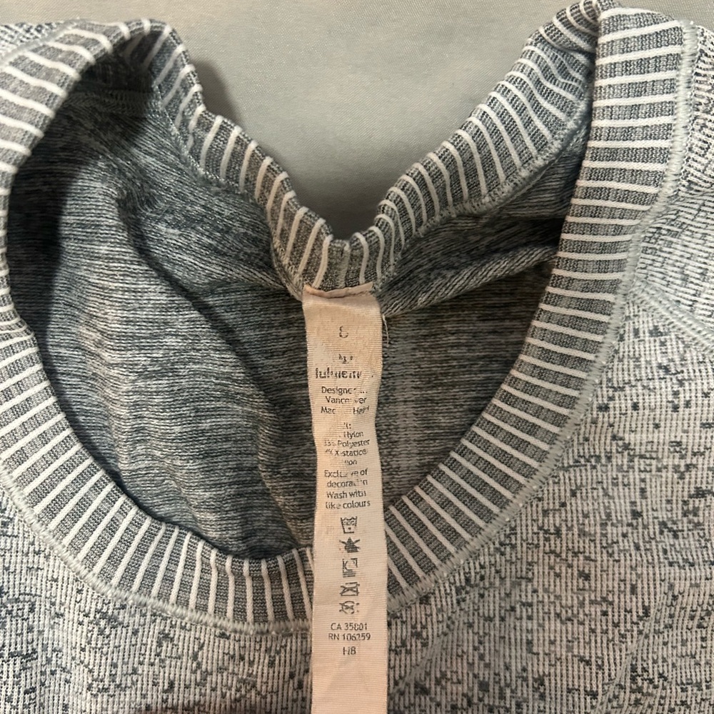 Lululemon Gray Patterned Top - image 4